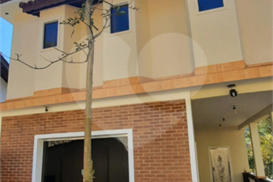 Casa à venda com 3 quartos, sendo 2 suítes, no condomínio Sausalito, Mairiporã - SP
