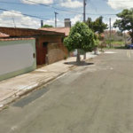 Casa térrea com 3 dormitórios, sendo 1 suíte.