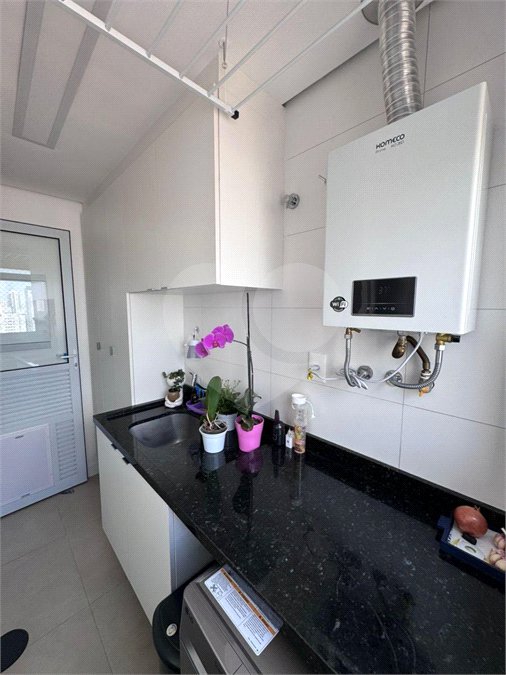 Apartamento á venda de 81m2 no Ipiranga com 2 dorms, 2 suítes, 3 banheiros, 2 vagas. Estuda permuta.