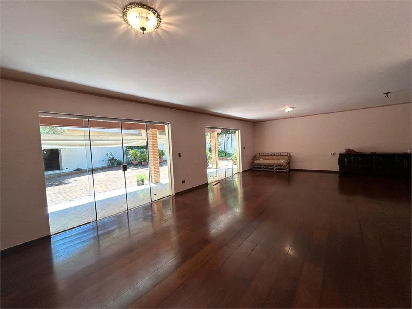 Casa à venda ou para alugar com 3 suítes em Jardim Guedala, São Paulo, SP