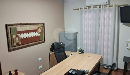 Sobrado à venda com 4 quartos, sendo 2 suítes,  em Jardim Quisisana, Poços de Caldas, MG
