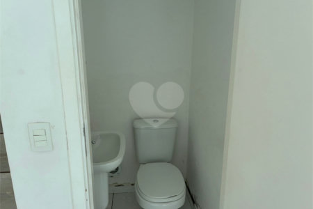 Sobrado à venda com 3 quartos em Jardim Petrópolis, Cotia, SP