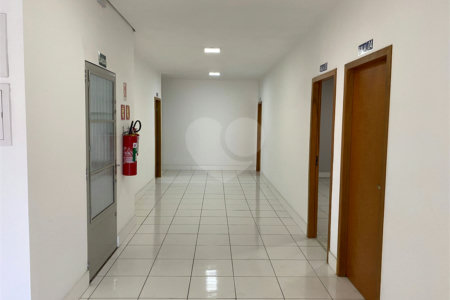Sala para alugar em Vila Romanópolis, Ferraz de Vasconcelos, SP