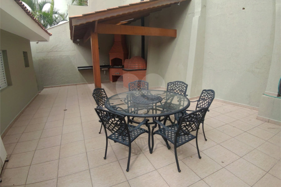 Sobrado à venda com 4 quartos, sendo 3 suítes, em Tremembé, São Paulo, SP