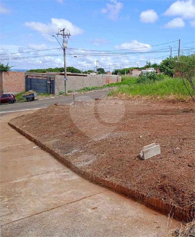 Terreno com 251,00 m² .
