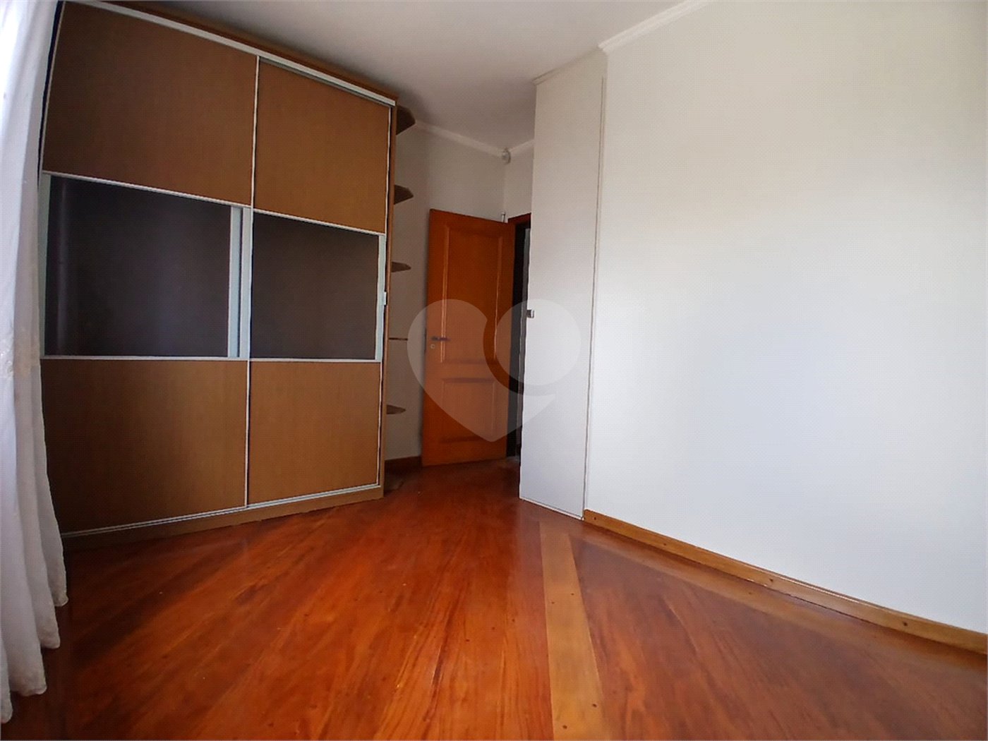 Casa à venda com 5 quartos, sendo 3 suítes, em Vila Santista, Atibaia, SP