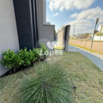 Casa à venda com 3 quartos, sendo 1 suíte,  no condomínio Terras do Vale, Caçapava - SP