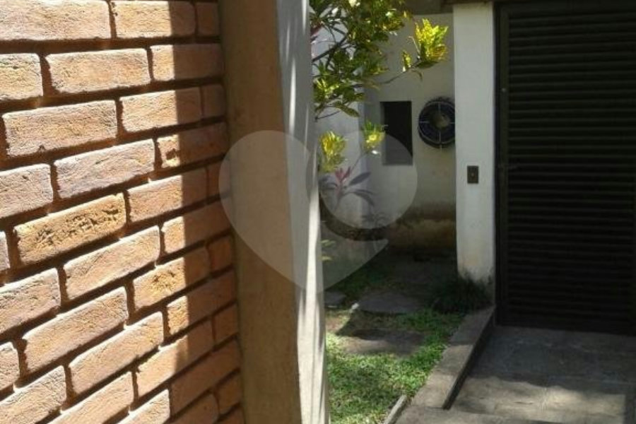 Sobrado à venda com 5 quartos, sendo 1 suíte, em Tremembé, São Paulo, SP