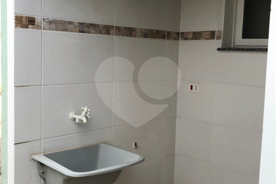 Casa à venda com 3 quartos, sendo 1 suíte, no condomínio Marfi Iii- Fase Iii, Bom Jesus dos Perdões - SP