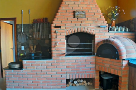 Casa à venda com 3 quartos, sendo 1 suíte, no condomínio Estância Marambaia, Vinhedo - SP