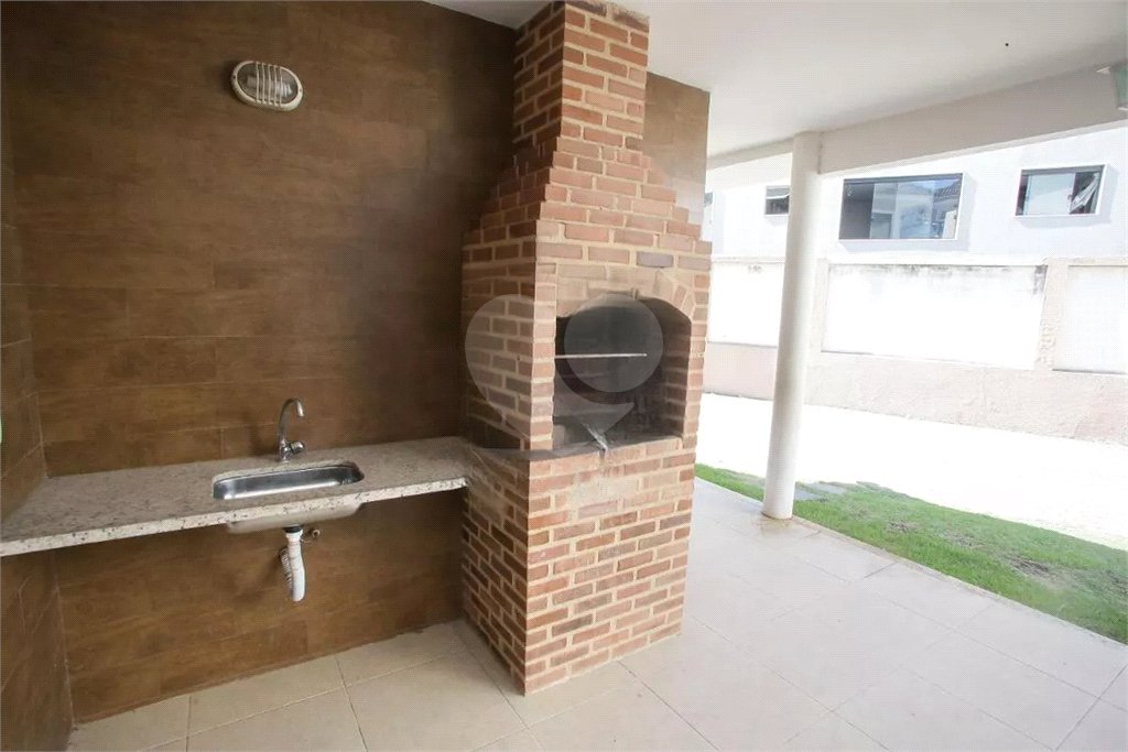 Casa à venda com 4 quartos, sendo 3 suítes, no condomínio Lícia de Alvarenga, Rio de Janeiro - RJ
