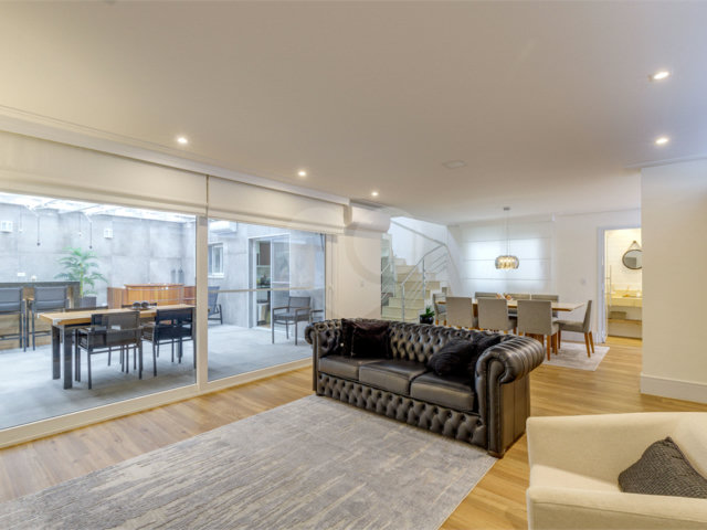 Casa à venda com 4 quartos, sendo 2 suítes,  no condomínio Residencial Vila Lagos, São Paulo - SP