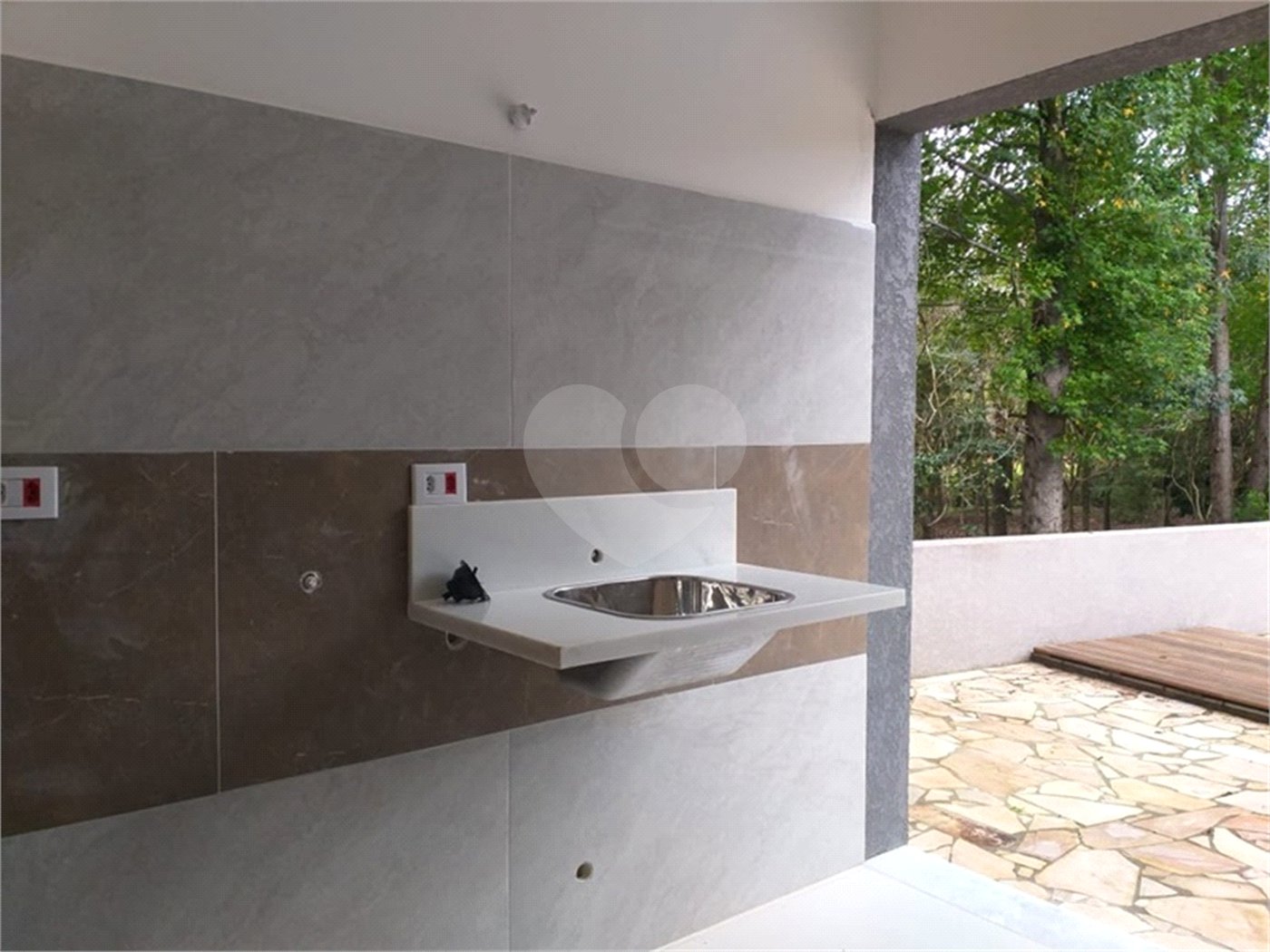 Casa à venda com 2 quartos, sendo 1 suíte, no condomínio Figueira Garden, Atibaia - SP