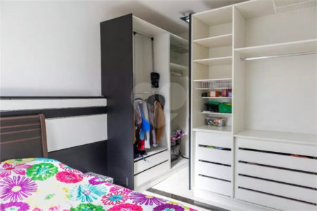 Casa à venda com 3 quartos, sendo 1 suíte,  no condomínio Rafaela I, São Paulo - SP