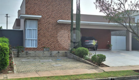 Casa à venda com 4 quartos, sendo 2 suítes,  no condomínio Saint Patrick, Sorocaba - SP