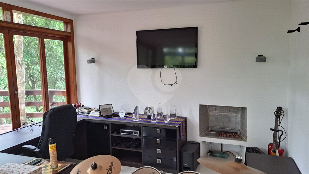 Casa à venda com 6 quartos, sendo 4 suítes, no condomínio Alpes da Cantareira, Mairiporã - SP