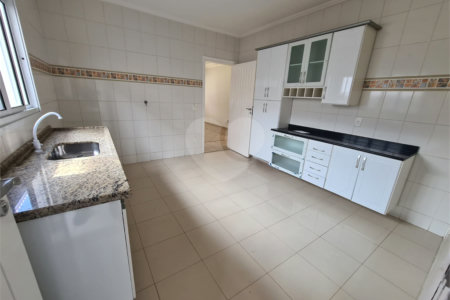 Casa à venda com 3 quartos, sendo 2 suítes, no condomínio Terras de São Francisco, Vinhedo - SP