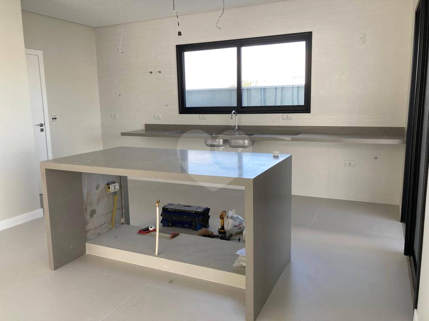 Casa à venda com 5 suítes no condomínio Alphaville 1, São José dos Campos - SP