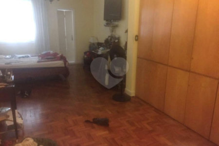 Sobrado à venda com 4 quartos, sendo 1 suíte, em Vila Mariana, São Paulo, SP