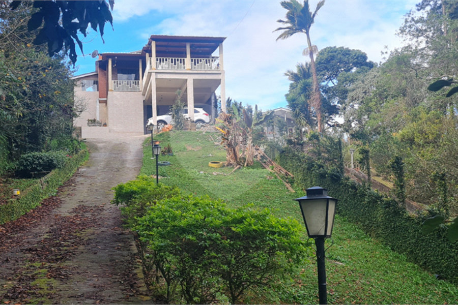 Casa à venda ou para alugar com 3 quartos, sendo 2 suítes, no condomínio Jardim da Montanha I, Mairiporã - SP
