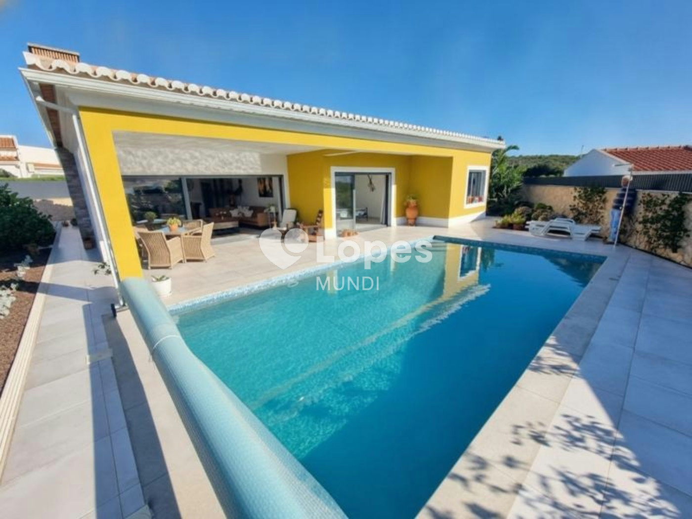 Casa com 3 quartos à venda em Mexilhoeira Grande, Portimão, Portugal – Piscina