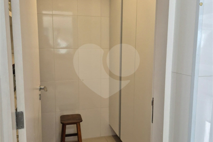 Casa para alugar com 5 quartos, sendo 4 suítes, no condomínio Colinas Japore, São Paulo - SP