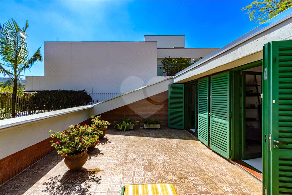 Casa à venda com 4 quartos, sendo 1 suíte,  em Jardim Leonor, São Paulo, SP