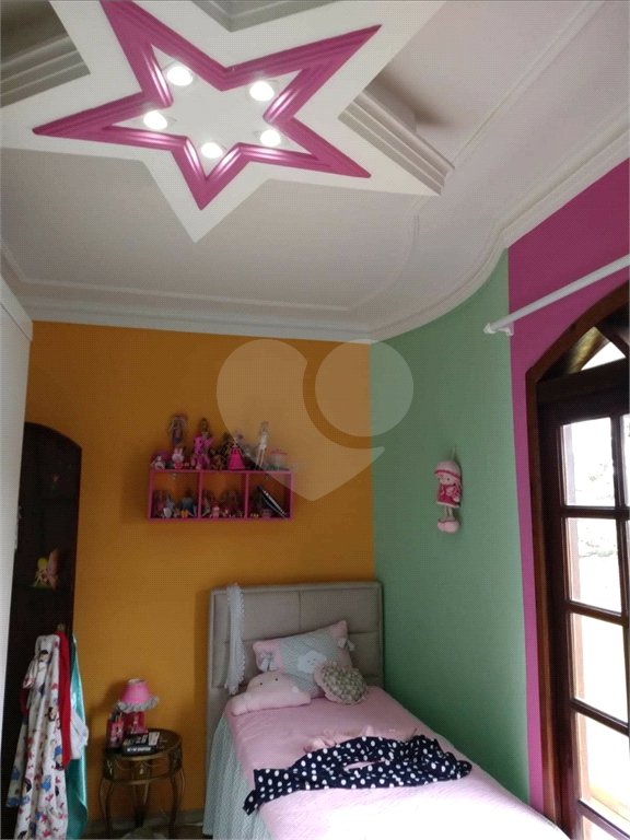 Sobrado à venda com 3 quartos, sendo 1 suíte,  em Jardim Santa Rita de Cássia, Suzano, SP
