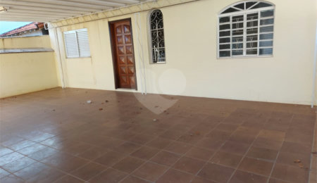 Casa de Vila à venda com 5 quartos, sendo 1 suíte,  em Vila Martina, Valinhos, SP