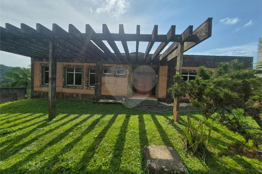 Casa à venda com 3 quartos, sendo 1 suíte, no condomínio Alpes da Cantareira, Mairiporã - SP