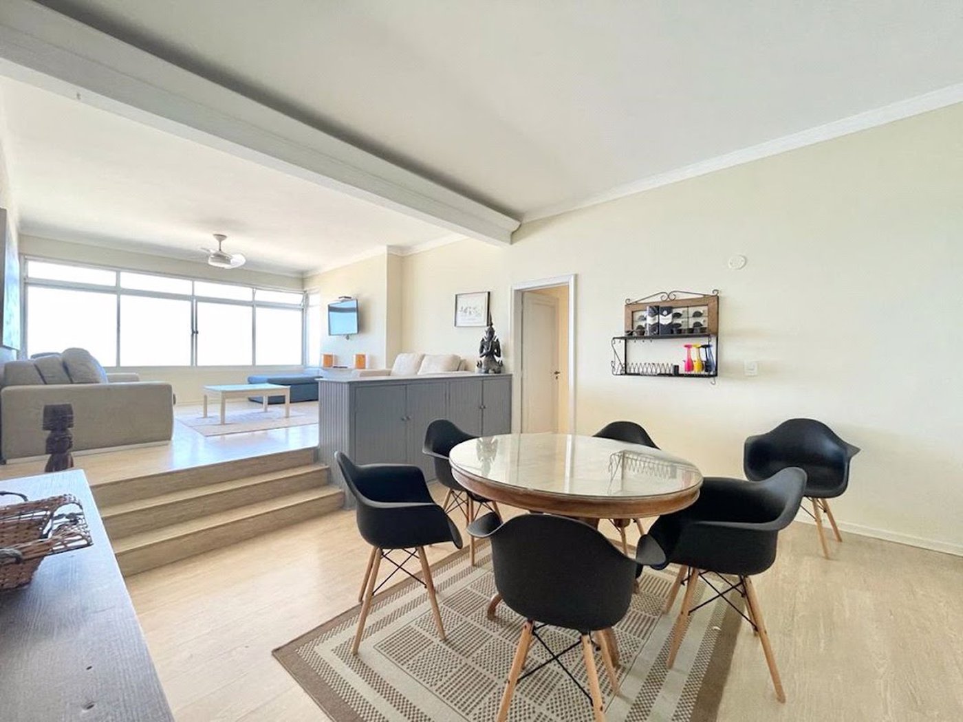 Apartamento Frente Mar com 4 Quartos para Venda ou Locação em Pitangueiras – Guarujá/SP