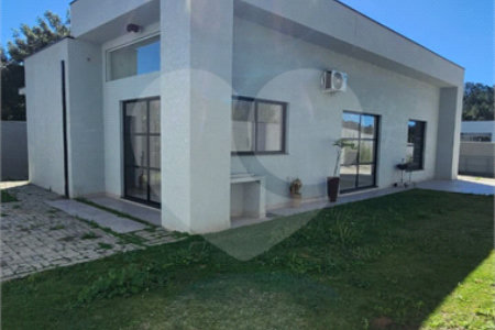Casa para alugar com 3 quartos, sendo 1 suíte, no condomínio Chácaras Brasil, Atibaia - SP