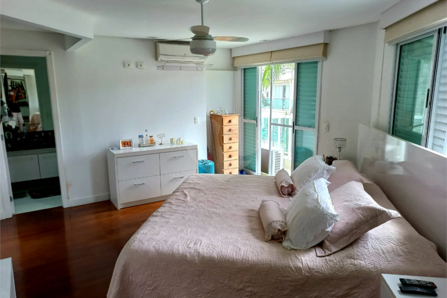 Casa à venda com 3 suítes no condomínio Maison Montparnasse, São Paulo - SP