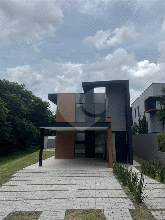 Casa à venda com 4 suítes no condomínio Figueira Garden, Atibaia - SP