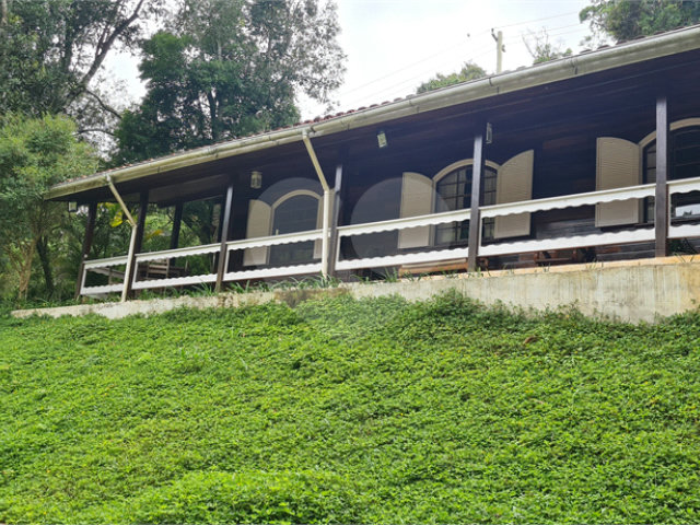 Casa à venda com 3 quartos, sendo 1 suíte,  no condomínio Alpes da Cantareira, Mairiporã - SP