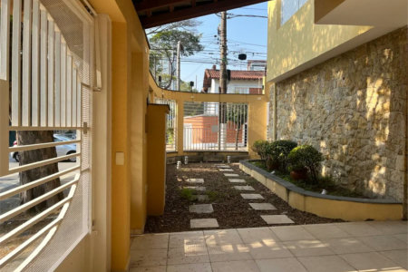 Sobrado à venda com 4 quartos, sendo 1 suíte, em Vila Cordeiro, São Paulo, SP