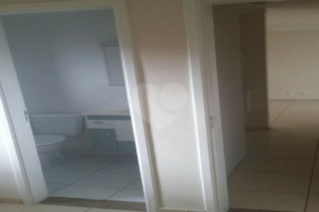 Apartamento à venda com 3 quartos, sendo 1 suíte,  em Jardim Luísa, São Paulo, SP