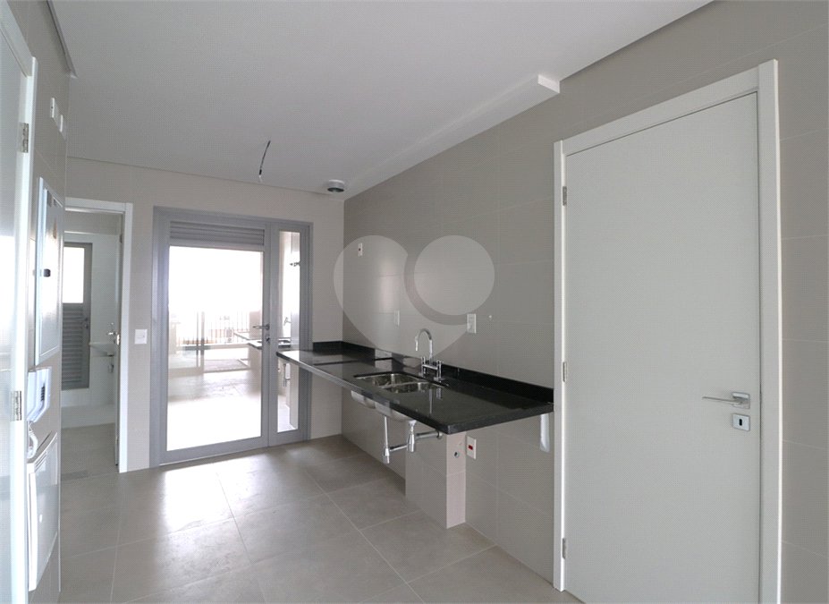Apartamento à venda com 3 suítes em Moema, São Paulo, SP