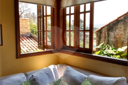 Casa à venda com 3 quartos, sendo 1 suíte, no Centro, São Roque, SP