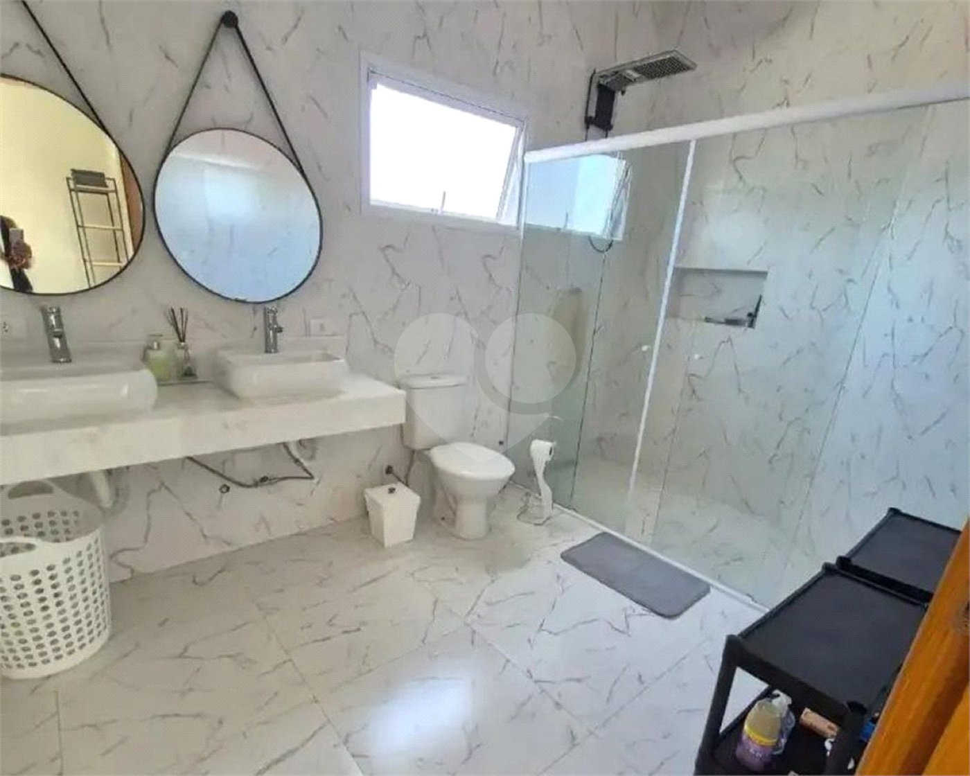 Casa à venda com 3 suítes no condomínio Chácaras Arumã, Sarapuí - SP