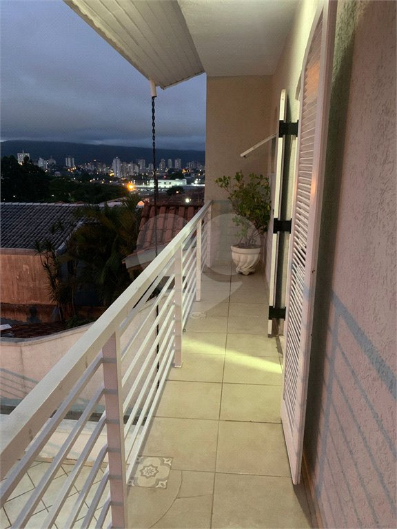 Sobrado à venda com 3 quartos, sendo 1 suíte, em Residencial Novo Horizonte I, Mogi das Cruzes, SP
