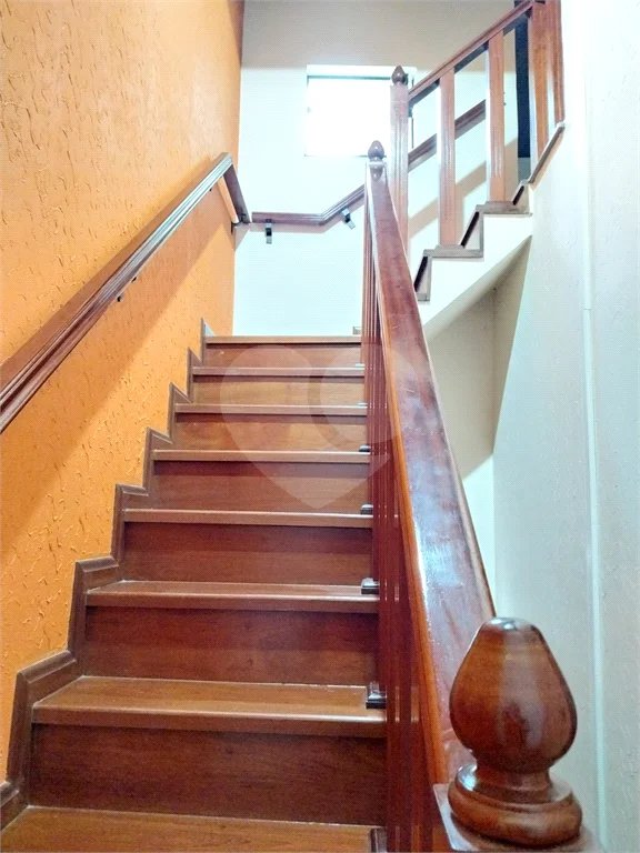 Casa com 324m², 4 dormitórios, sendo 1 suíte, 4 vagas, à venda no Jardim Las Vegas em Santo André.