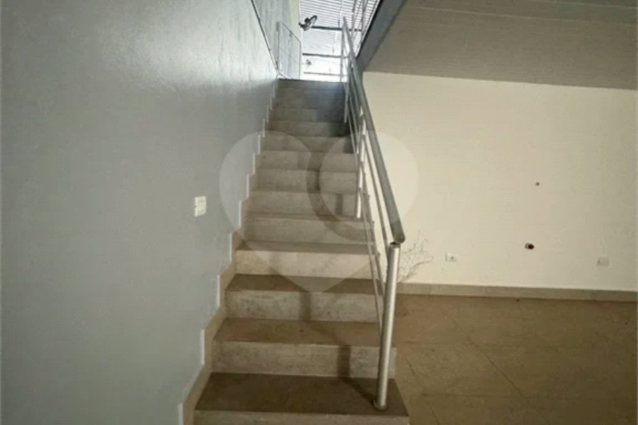 Salão Comercial para locação no Vila Industrial.