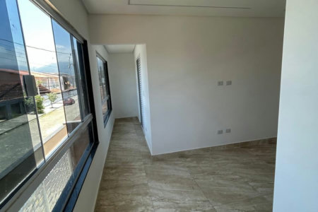 Duplex à venda com 2 quartos, sendo 1 suíte, apenas 400m Mar