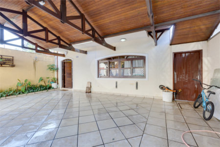 Sobrado à venda com 4 quartos, sendo 1 suíte, em Alto da Boa Vista, São Paulo, SP