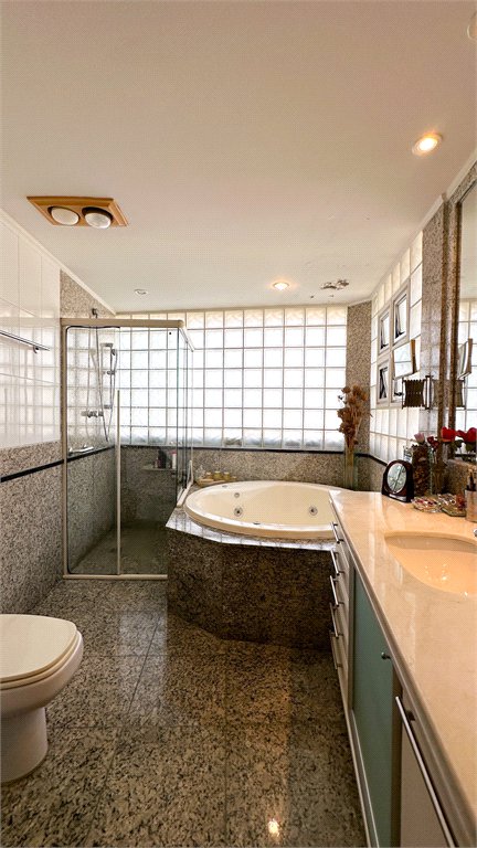 Apartamento à venda com 3 quartos, sendo 2 suítes, em Morumbi, São Paulo, SP
