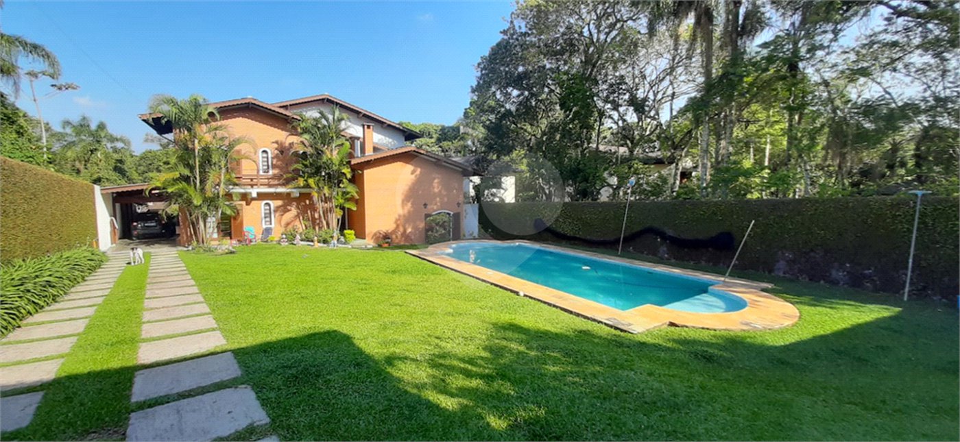 Casa à venda com 3 quartos, sendo 1 suíte, no condomínio Sausalito, Mairiporã - SP