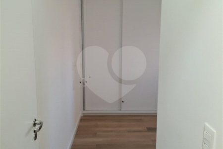 Apartamento à venda com 3 suítes em Vila Anastácio, São Paulo, SP