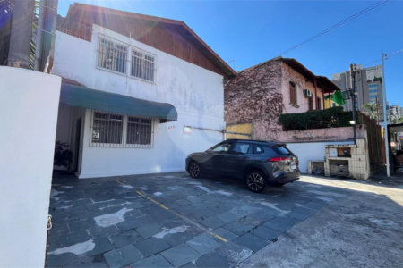 Casa à venda com 8 quartos, sendo 1 suíte, em Vila Mariana, São Paulo, SP