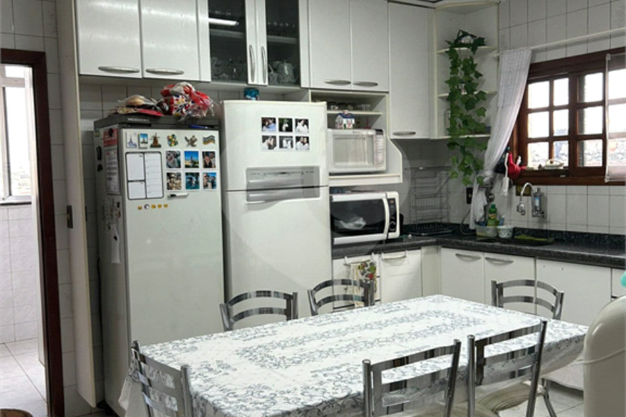 Sobrado à venda com 3 quartos, sendo 1 suíte, em Vila Nivi, São Paulo, SP
